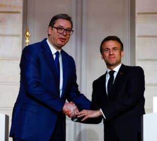 aleksandar-vucic-i-emanuel-makron05-830x0