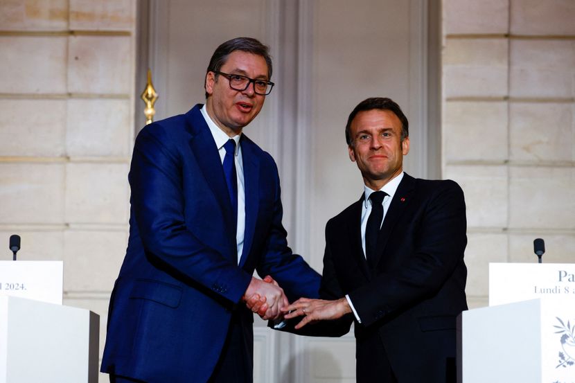 aleksandar-vucic-i-emanuel-makron05-830x0