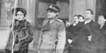 Poseta kneza Pavla i kneginje Olge Zagrebu od 14. januara 1940. Potpis slike u „Vremenu” glasi: „Nj. Kr. Vis. Knez Namesnik Pavle i Kneginja Olga u pratnji pretsednika g. Dragiše Cvetkovića, potpredsednika vlade g. dr. Mačeka i bana g. dr. Šubašića (u sredini) izlaze iz železničke stanice”. Foto: unilib.rs/Public domain/Dnevni list „Vreme”, 1940.