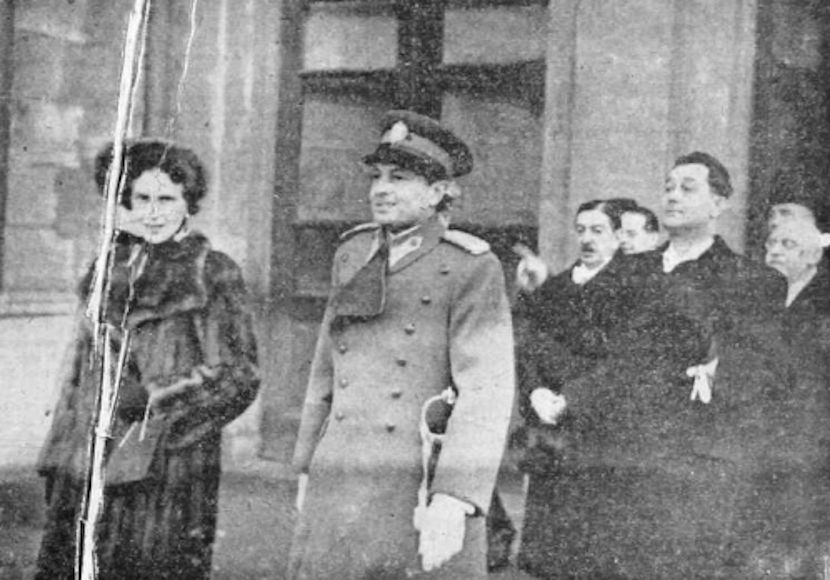 Poseta kneza Pavla i kneginje Olge Zagrebu od 14. januara 1940. Potpis slike u „Vremenu” glasi: „Nj. Kr. Vis. Knez Namesnik Pavle i Kneginja Olga u pratnji pretsednika g. Dragiše Cvetkovića, potpredsednika vlade g. dr. Mačeka i bana g. dr. Šubašića (u sredini) izlaze iz železničke stanice”. Foto: unilib.rs/Public domain/Dnevni list „Vreme”, 1940.