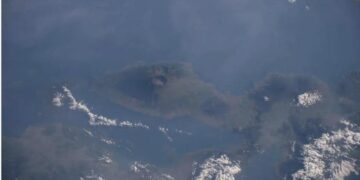 Aktivni vulkan Tambora u Indoneziji foto Nasa