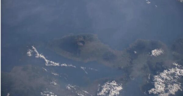 Aktivni vulkan Tambora u Indoneziji foto Nasa