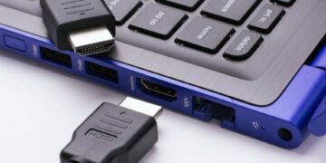 HDMI-_-kablovi-_-laptop-_-Foto-Shutterstock Izvor Mondo