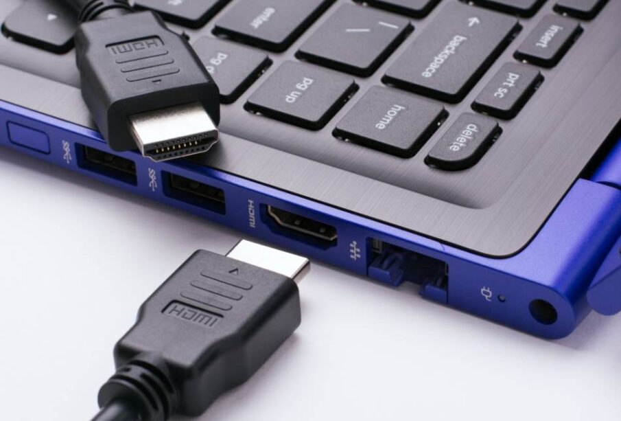 HDMI-_-kablovi-_-laptop-_-Foto-Shutterstock Izvor Mondo