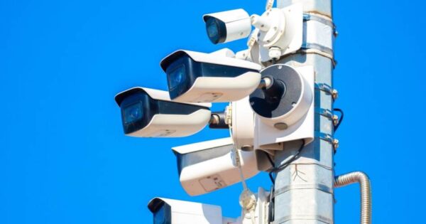 Kamere koje snimaju saobraćaj Izvor Mondo Izvor Ilustracija, Shutterstock