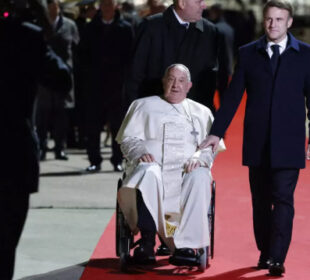 Papa Franja i predsednik Francuske Emanuel Makron