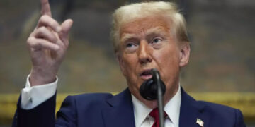 Američki predsednik Donald Tramp govori u Ruzveltovoj sobi u Beloj kući Januar 2025
