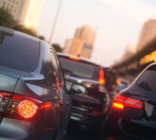 Automobili saobracaj Foto Shutterstock Izvor Mondo