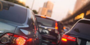 Automobili saobracaj Foto Shutterstock Izvor Mondo