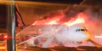 Avion aviokompanije AirBusan gori na pisti YONHAP AFP