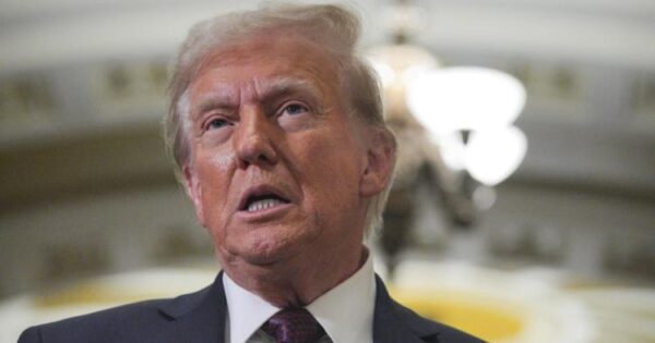 Donald Tramp optužuje kalifornijske vlasti za nesposobnost foto Jeenah Moon File Photo REUTERS