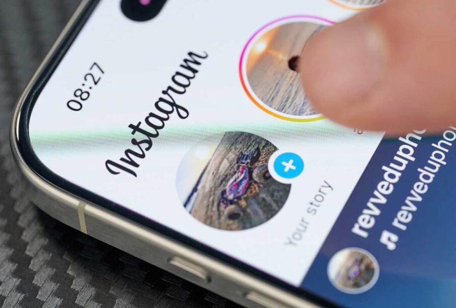 Instagram Story foto Shutterstock Izvor Mondo