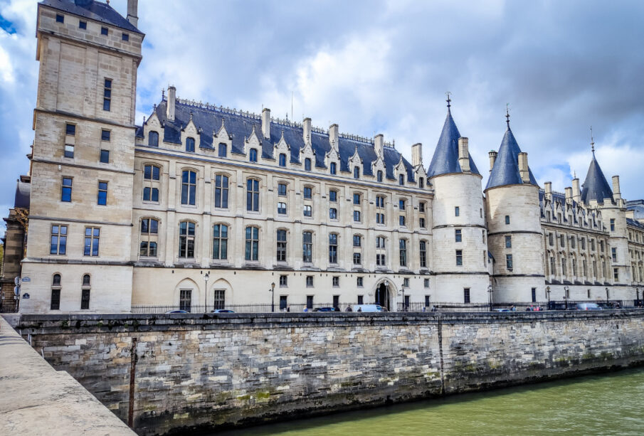 Konzijeržeri - Conciergerie u Parizu