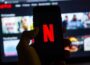 Netflix aplikacija telefon Foto Shutterstock Izvor Mondo