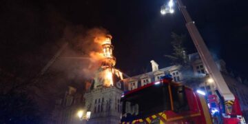 Požar u zgradi 12. arondismana Pariza - vrlo brzo lokalizovan foto MILLET BSPP