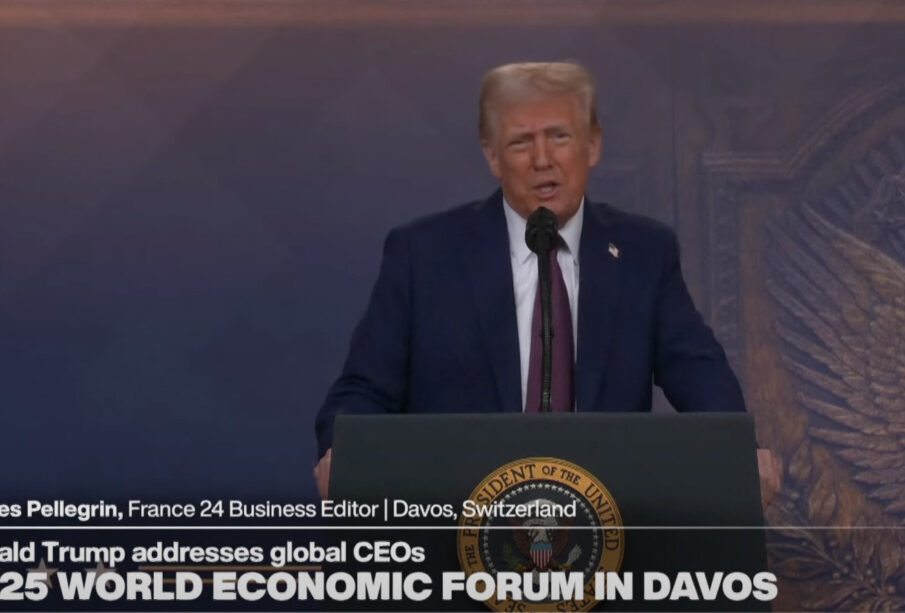 Predsednik Amerike Donald Tramp se obratio okupljenim u Davosu Izvor France24