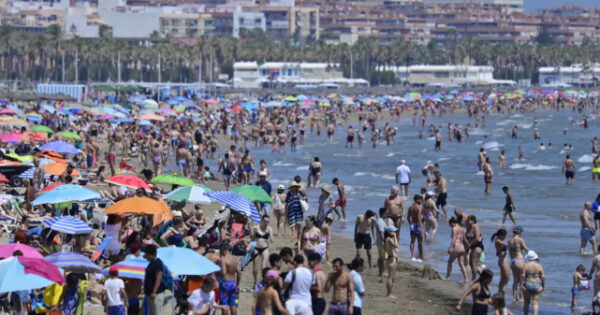 Rekordan broj turista u Španiji u 2024 izaziva nezadovoljstvo kod lokalnog stanovništva