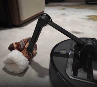 Roborock Saros Z70 robot usisivac sa mehanickom rukom Izvor YouTube EagleStriker Izvor Mondo