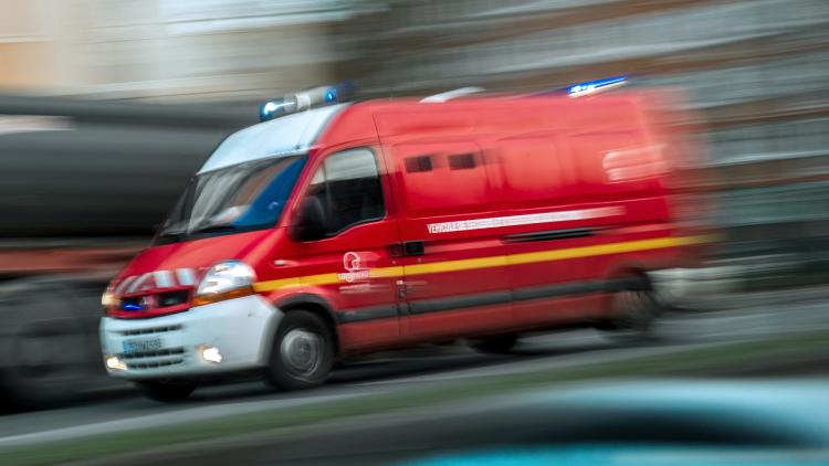 Šest vozila i oko četrdeset vatrogasaca je na licu mesta - saopštila je prefektura Foto AFP