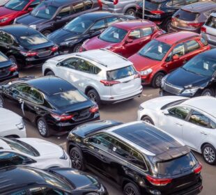 Automobili parking Foto-Shutterstock Izvor Mondo Polovni automobili