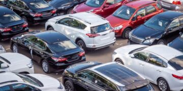 Automobili parking Foto-Shutterstock Izvor Mondo Polovni automobili