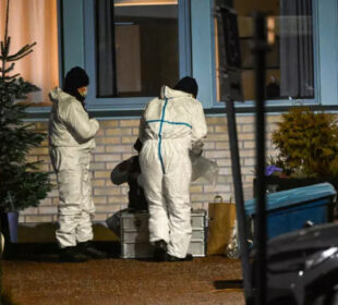 Forenzički policajci rade na mestu masovne pucnjave u školi Risbergska u Orebru Švedska foto Pontus Lundahl AFP