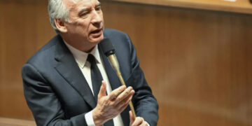 Fransoa Bajrou premijer Francuske u Parlamentu