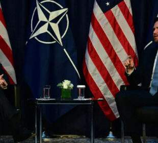 Generalni sekretar NATO-a Mark Rute i potpredsednik SAD-a Džej-Di Vens sastaju se na marginama Minhenske bezbednosne konferencije Foto - Tobias Švarc AFP