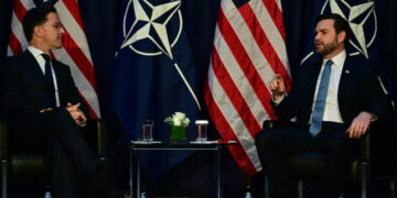 Generalni sekretar NATO-a Mark Rute i potpredsednik SAD-a Džej-Di Vens sastaju se na marginama Minhenske bezbednosne konferencije Foto - Tobias Švarc AFP
