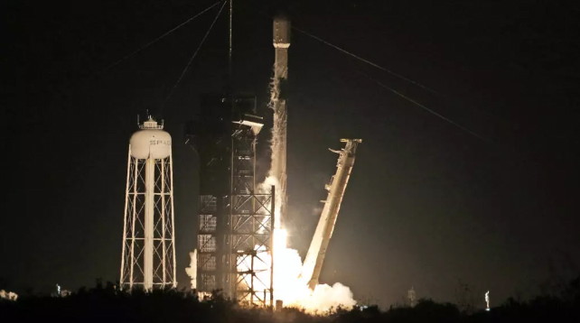 Lender kompanije Intuitive Machines, nazvan Athena poleteo je uz pomoć SpaceX-a