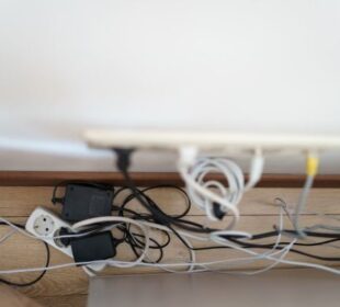 Odlaganje i sakrivanje kablova kao deo dizajna enterijera foto Mondo