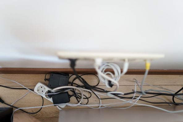 Odlaganje i sakrivanje kablova kao deo dizajna enterijera foto Mondo