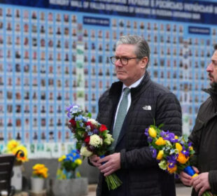Premijer Velike Britanije Kir Starmer i ukrajinski predsednik Volodimir Zelenski u Kijevu foto Carl Court AFP