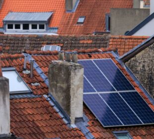 Solarni paneli na krovovima zgrada u Srbiji