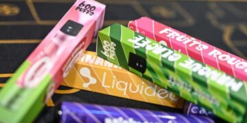 „Puffs“ jednokratne elektronske cigarete uskoro bi mogle biti zabranjene Denis Charlet AFP